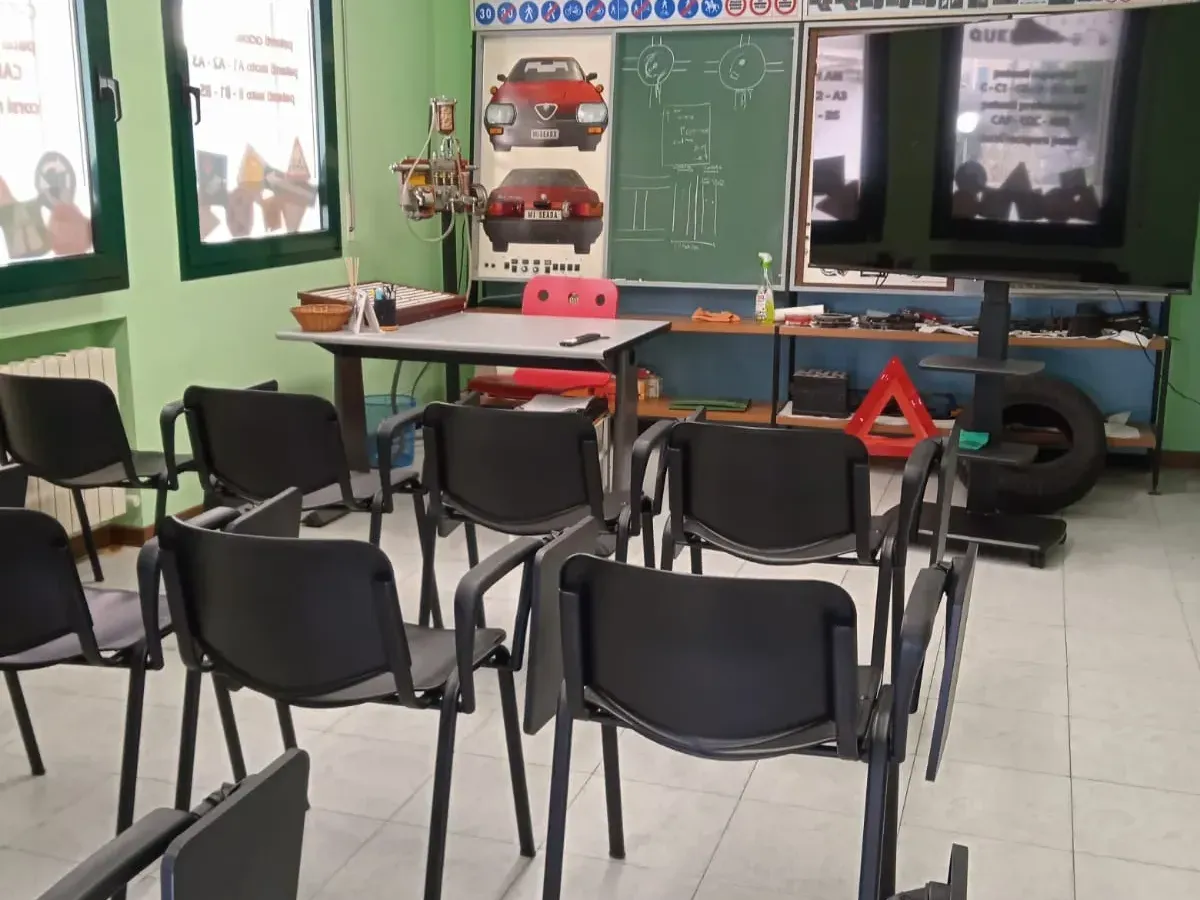 Aula di teoria Autoscuola Quercia a Ala