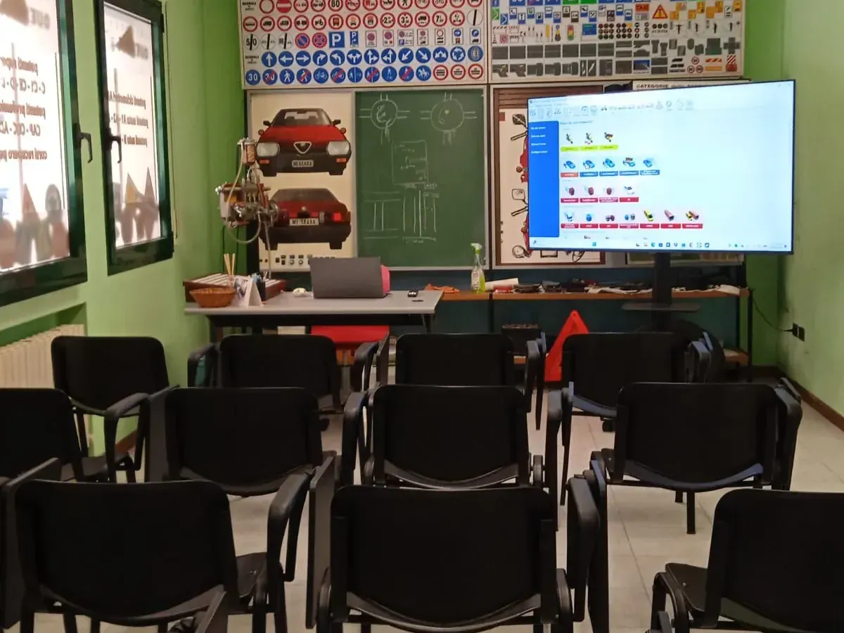 Aula di teoria Autoscuola Quercia a Ala