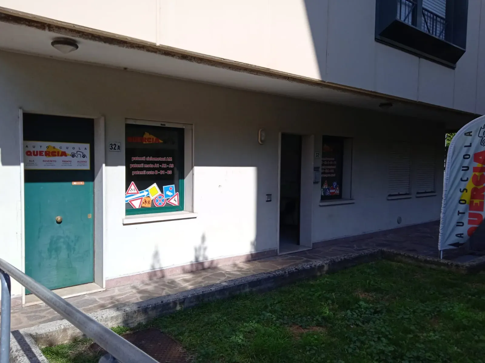 Esterno della sede Autoscuola Quercia a Ala