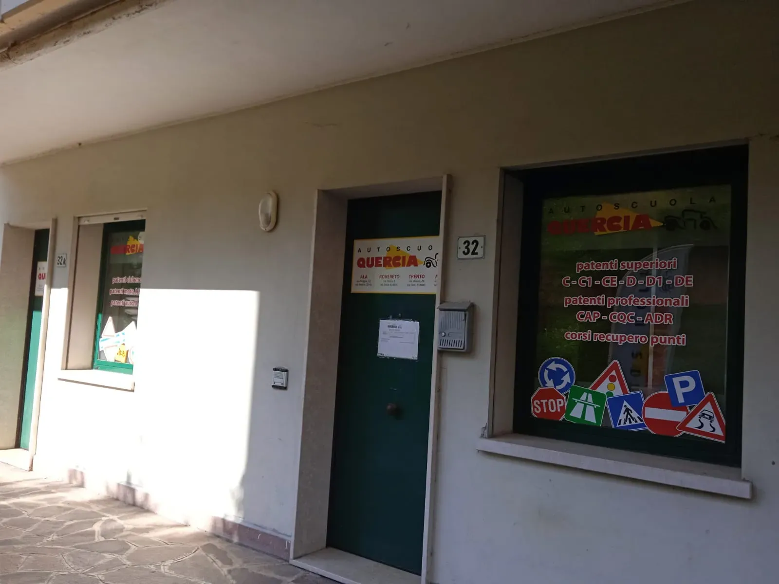 Esterno della sede Autoscuola Quercia a Ala