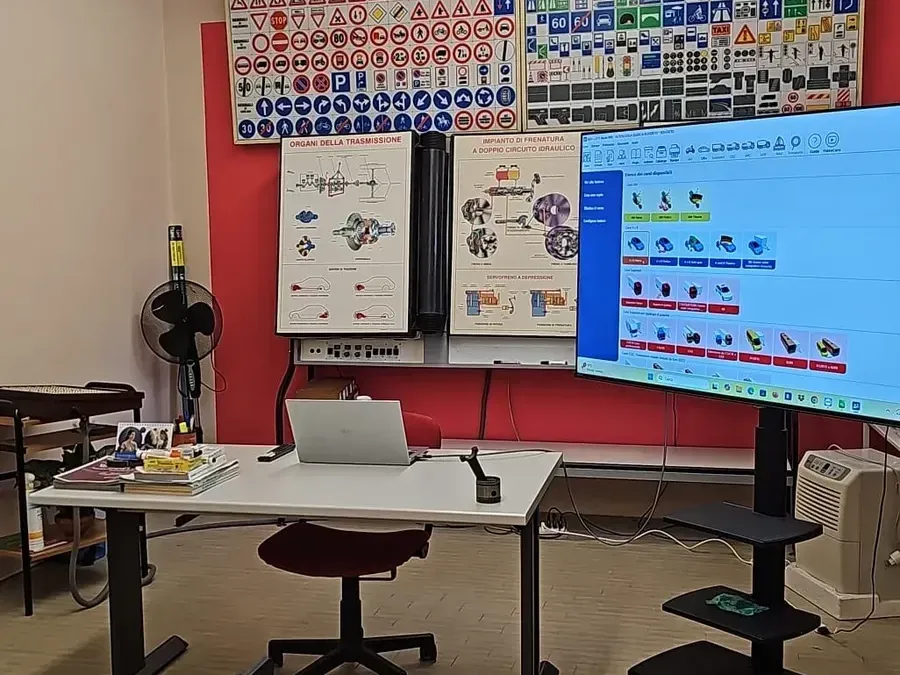 Aula di teoria Autoscuola Quercia a Aldeno