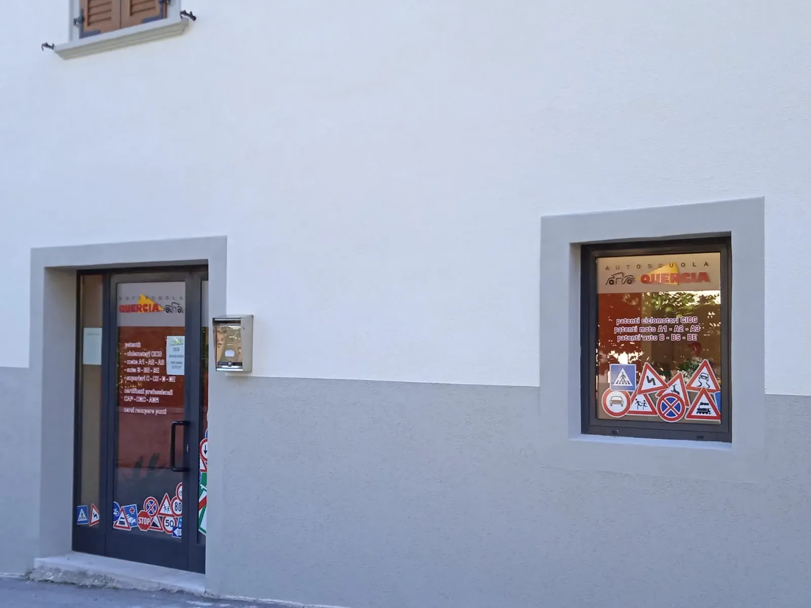 Esterno della sede Autoscuola Quercia a Aldeno