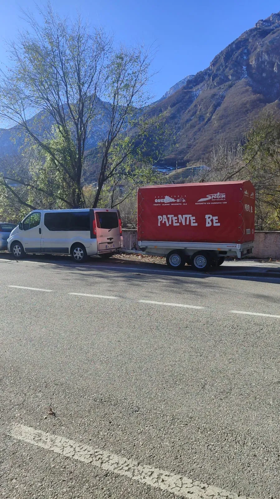 Veicolo per patente B+: Renault Trafic