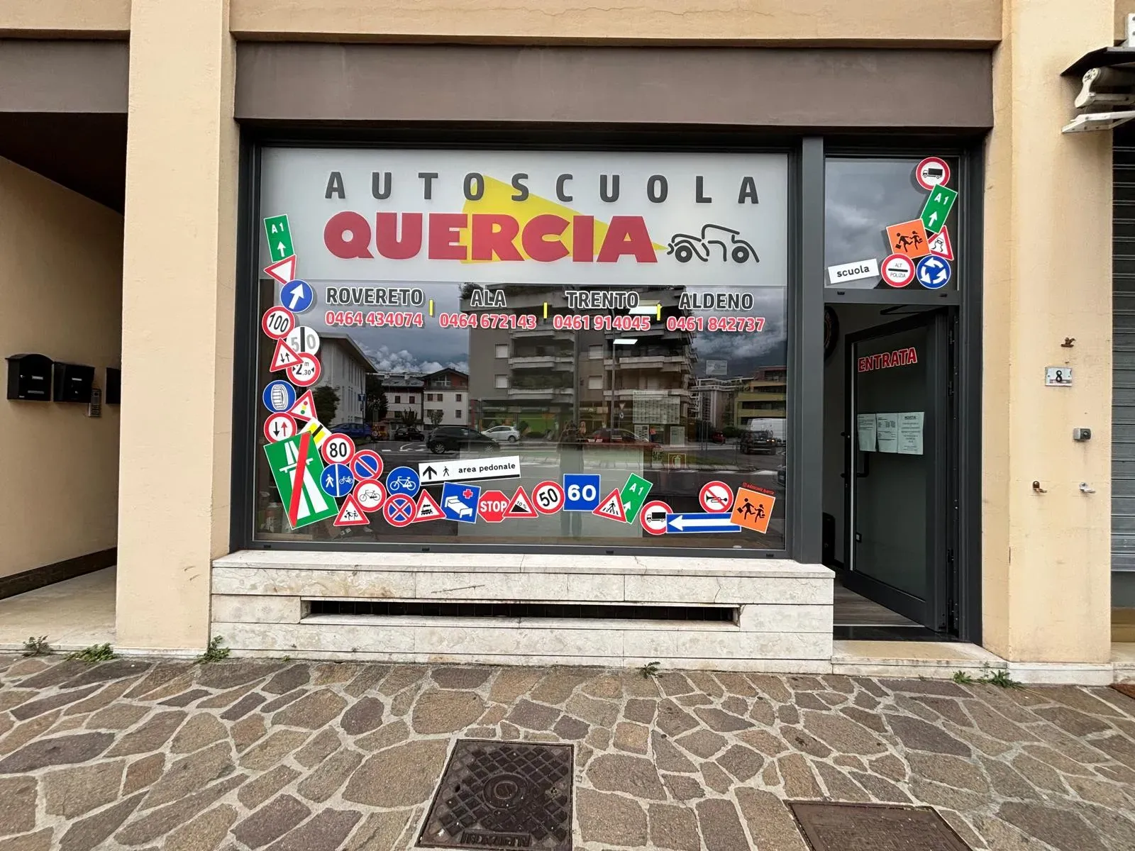 Esterno della sede Autoscuola Quercia a Rovereto