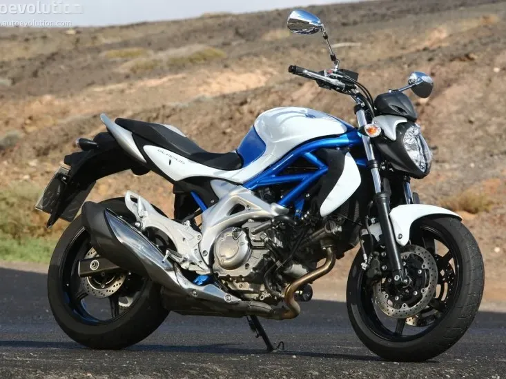 Veicolo per patente A: Suzuki SFV650 Gladius