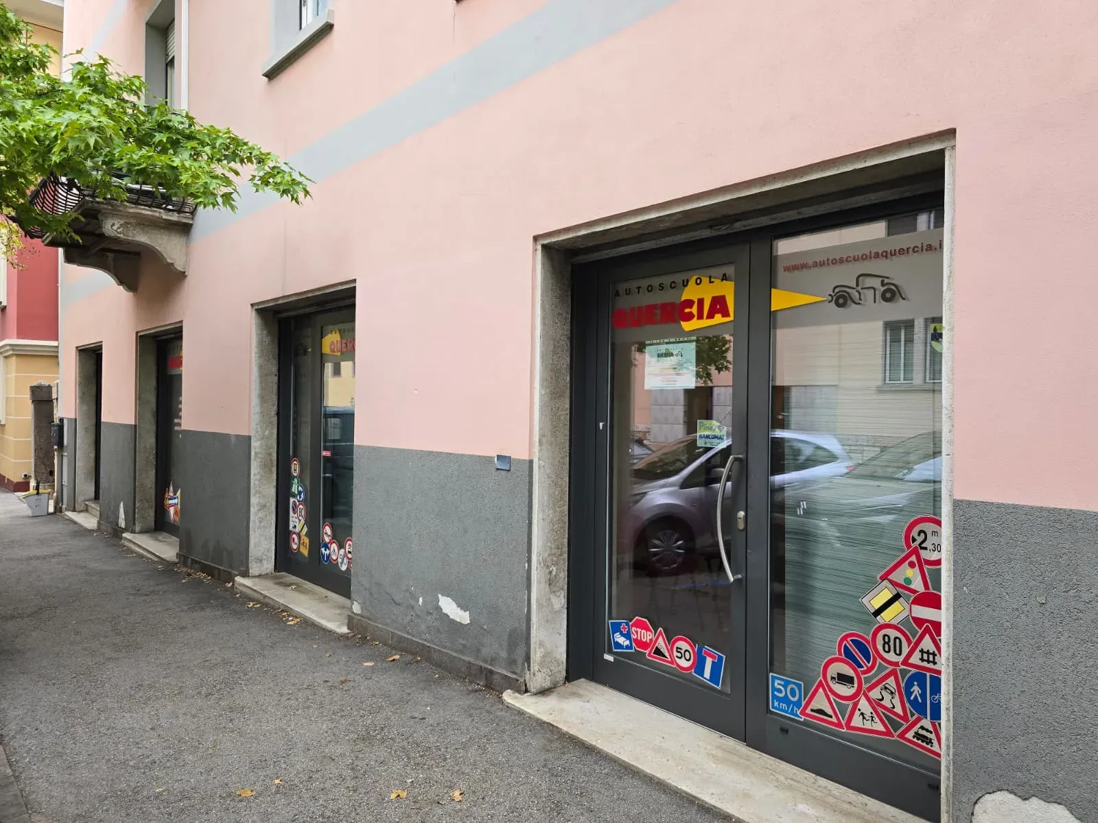 Esterno della sede Autoscuola Quercia a Trento